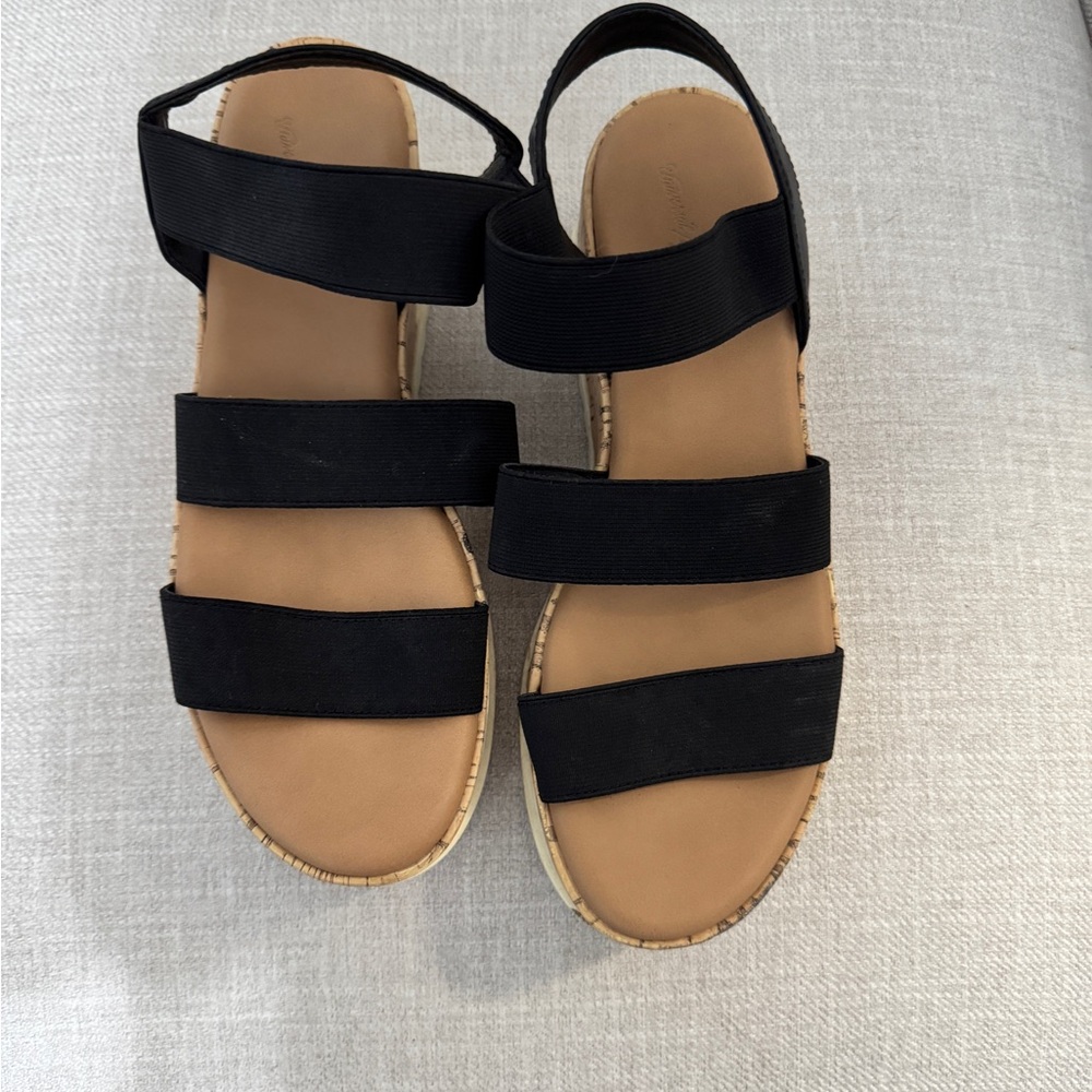 Black strapped platform sandals
